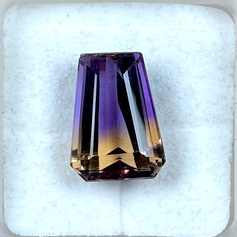 Ametrine,   Bi-Color, ~10.26ct